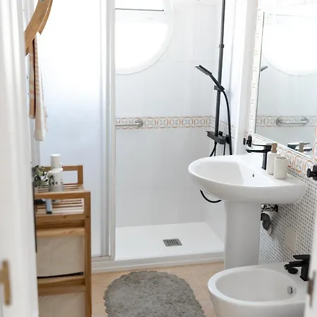 Charming With Sea View Apartment *